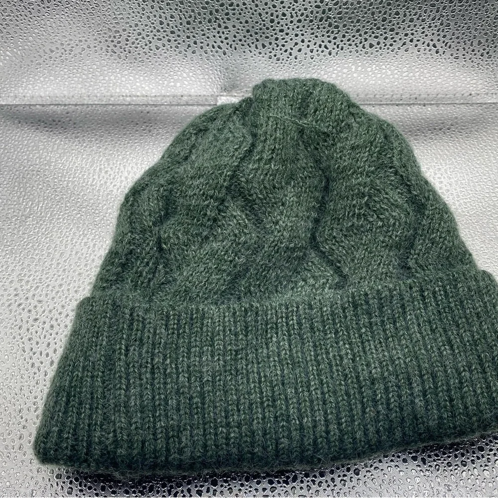 Mainstay Women’s Unique Weave Fuzzy Plush Pom Knit‎ Hat Green